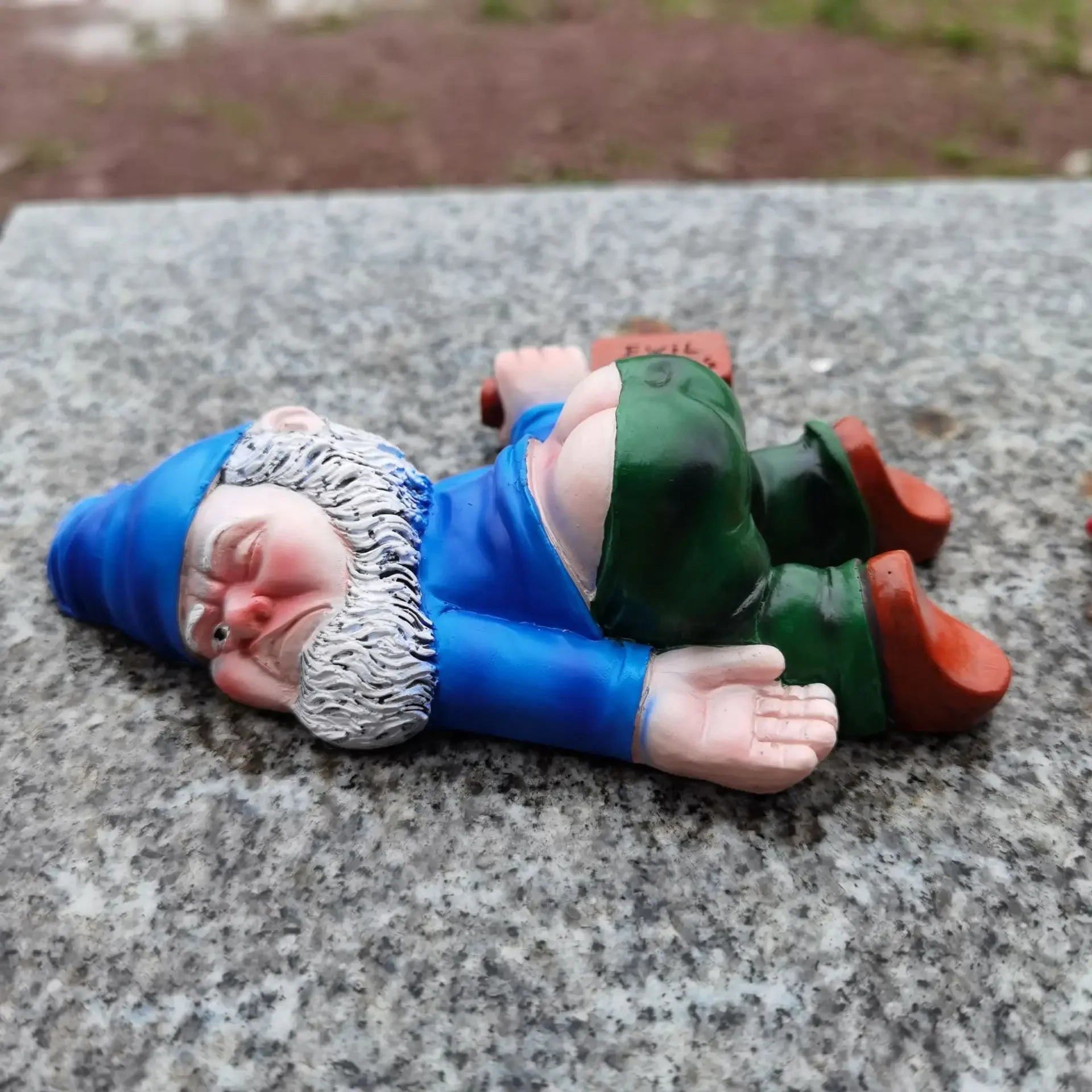 15CM Christmas Drunken Garden Gnome Funny Resin Statues for Home Decor Whimsical Indoor Outdoor Ornaments Ecoresin Weatherproof